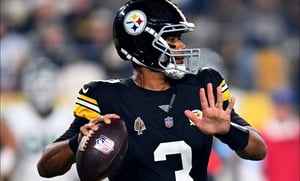 Wilson fue la gran estrella de Pittsburgh en el Sunday Night  Russell Wilson lanzó dos pases de anotación y corrió para uno más en su debut con Pittsburgh para