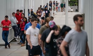 La seguridad se incrementará con la presencia de equipos de seguridad, drones y francotiradores en los centros de votación.   Tras una de las campañas