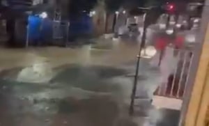 Una intensa tormenta azotó la región de Tarragona, España, y municipios cercanos en la madrugada del lunes, provocando inundaciones generalizadas y cortes