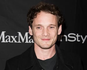 La vida de Anton Yelchin, reconocido por su papel como Pavel Chekov en Star Trek, se truncó trágicamente a los 27 años en un inesperado accidente. Sin embargo,