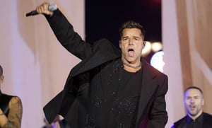 El cantante apareció externó su apoyo a la candidata presidencial de Estados Unidos junto a sus hijos Valentino y Matteo  Como pocas veces ha ocurrido, Ricky