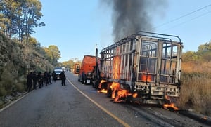 El ataque coordinado se produce en varios municipios mientras las autoridades implementan operativos para dar con los responsables.   Luego de atacar a tiros