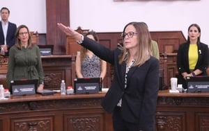 Samperio Flores informa que, al llegar a la Fiscalía, encontró numerosos casos pendientes   La Fiscal Anticorrupción de Coahuila, Karla Samperio Flores,