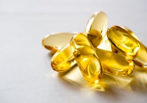 Un estudio reciente sugiere que los ácidos grasos omega 3 y omega 6 presentes en los suplementos de aceite de pescado podrían ofrecer protección contra