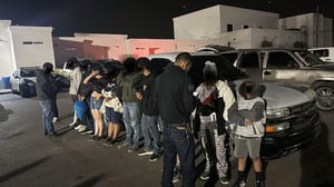 Las autoridades detuvieron realizando operativos en la zona, y gracias a una llamada anónima, se observó al grupo de migrantes, quienes fueron rápidamente