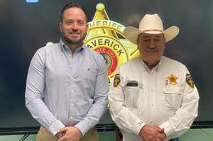 El sheriff se reunió hace poco con el alcalde electo de Piedras Negras.   Tom Schmerber se mantendrá como Sheriff del Condado de Maverick durante otros cuatro