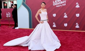 Latin Grammy 2024: Una noche de glamour y estilo que dejó huella.  La alfombra roja de los Latin Grammy 2024 volvió a ser el escenario perfecto para