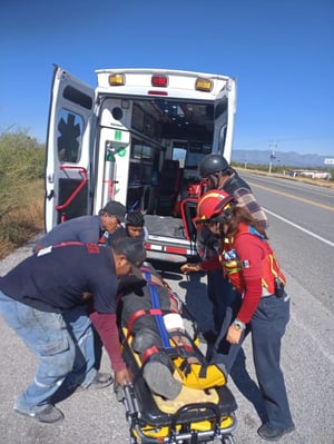    Aunque sus lesiones no ponen en riesgo su vida, requerirá atención médica para su recuperación.  Un integrante de un moto club sufrió un aparatoso accidente