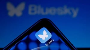 Bluesky es una red social que se presenta como una alternativa a X (antes conocida como Twitter). Fue creada en 2019 por Jack Dorsey, el fundador original