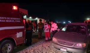 El incidente tuvo lugar sobre la calle Álamo, en Piedras Negras.  Un grave accidente ocurrido en la colonia Colinas de Piedras Negras dejó a tres menores