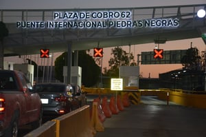 Cruzar a Texas desde Coahuila y regresar les costará 200 pesos.   El Sistema de Puentes de Eagle Pass subirá la tarifa de 4 a 5 dólares este fin de semana