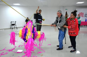 El ambiente navideño en el evento de la guardería crea recuerdos inolvidables.  El Sistema para el Desarrollo Integral de la Familia (DIF) Torreón, continúa