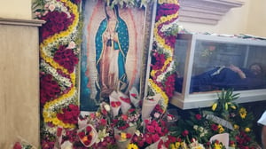 Se detalló que las rosas en esta temporada incrementan su precio debido a las heladas.   Las fiestas en honor a la Virgen de Guadalupe representan para