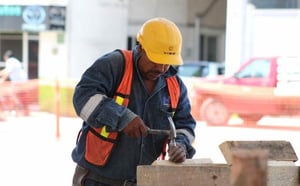 El presidente de CANACO en Piedras Negras, confirmó la necesidad de mano de obra en la Industria y el comercio.  Los gobiernos fronterizos de México