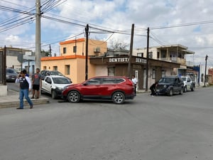 La vialidad en la zona fue temporalmente afectada mientras se llevaban a cabo las maniobras de atención y el levantamiento del peritaje.  Una mujer resultó