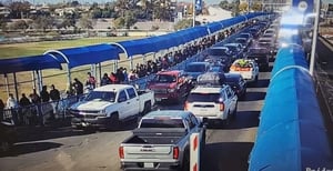 El fin de semana podría agravar saturación  La saturación en los puentes internacionales se mantiene de manera constante en la ciudad y en estos días previos