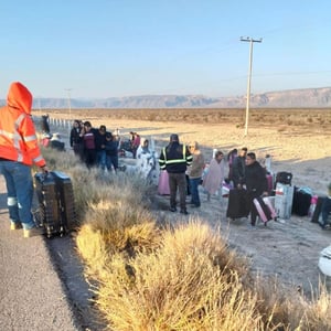 En el sitio del siniestro, se hicieron presentes autoridades de la Policía Civil del Estado, Policía Municipal de Cuatrociénegas, Protección Civil y Cruz Roja.