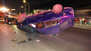   Un accidente automovilístico registrado en el Boulevard Santa Cecilia, en la colonia Héroes del 47, dejó como saldo una familia herida tras la volcadura