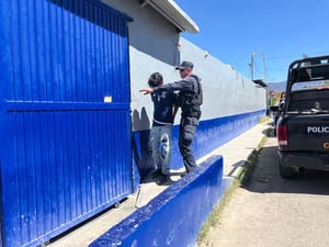 Un joven de 21 años fue detenido en Monclova tras ser sorprendido drogándose en la vía pública. Policías estatales lo interceptaron cuando intentaba huir.