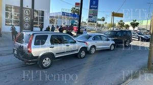 Una carambola ocurrida la mañana de este martes en la Zona Centro de Monclova dejó daños graves en tres vehículos y causó una fuerte crisis nerviosa