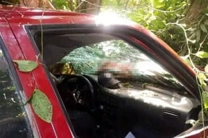 Un policía murió y otro resultó gravemente herido tras un ataque armado en la carretera Jonuta-Frontera, Tabasco. Los agresores, en motocicletas, huyeron