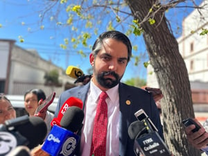 Saltillo, Coahuila, 11 de marzo de 2025.- El diputado Antonio Attolini rechazó las acusaciones de misoginia, machismo y violencia en su contra, tras las mantas