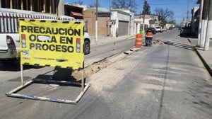 Un hundimiento en la calle Hidalgo, una de las principales arterias que conecta el centro de Piedras Negras con otras zonas de la ciudad, ha causado alarma