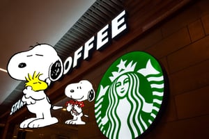 Starbucks lanzará una colección exclusiva con Snoopy el 25 de marzo, aprovechando la nostalgia y la exclusividad para conectar con millennials