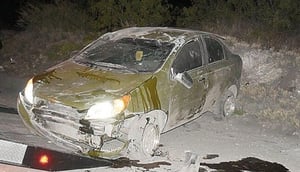 Un conductor en estado de ebriedad protagonizó dos choques y una aparatosa volcadura en Monclova, movilizando a cuerpos de seguridad y dejando daños materiales