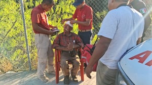    Un hombre de 83 años se desvaneció en el bulevar Ejército Mexicano de Monclova mientras caminaba hacia el banco Bienestar, debilitado por el hambre