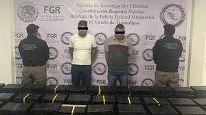 Autoridades federales aseguraron más de 700 kilos de metanfetamina oculta en cajas de tostadas de nopal y chía en un tractocamión en San Fernando, Tamaulipas.