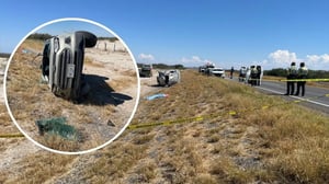 Una volcadura en la carretera Torreón-Saltillo dejó dos mujeres fallecidas; la conductora presuntamente perdió el control tras quedarse dormida, informaron