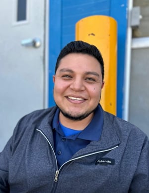 Destaca el valor del aprendizaje multidisciplinario y comparte su experiencia laboral en la industria manufacturera.  Saltillo, Coahuila, 19 de octubre