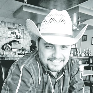 'No importa si para los demás no eres el mejor, tienes que serlo para ti'  ¿Cómo empezó tu relación con la música? 'Desde que era niño, la música siempre