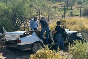 Un hombre perdió la vida al quedar atrapado tras chocar con una pipa en San Pedro, Coahuila; autoridades buscan al conductor que huyó del lugar.  La mañana