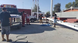 Un niño de 6 años perdió la vida esta mañana en el Ejido San Miguel, San Pedro, al ser impactado por una parte de la estructura de la techumbre de la escuela