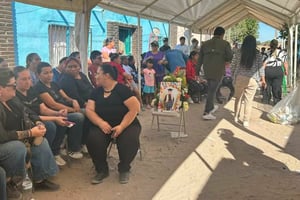 Familiares y compañeros despidieron a Anuel Esquivel Ruiz, víctima de un desplome en su escuela en Coahuila, mientras exigen justicia por la tragedia.