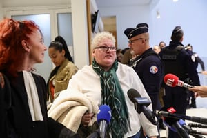 Inició en París el juicio contra diez personas acusadas de difundir el bulo conspiranoico de que Brigitte Macron, la primera dama francesa, había nacido