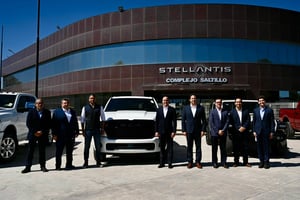 El gobernador acompañó a Stellantis en el lanzamiento del nuevo portafolio RAM México en Saltillo. El gobernador Manolo Jiménez Salinas acompañó