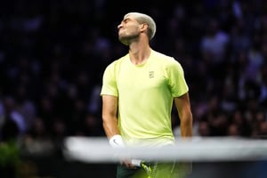 El número uno del mundo, Carlos Alcaraz, quedó eliminado este martes en su debut en el Masters 1000 de París, tras caer ante el británico Cameron Norrie (31º)