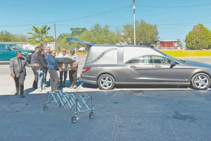 En Monclova, Torreón y Piedras Negras, un funeral básico puede superar 31,800 pesos y los paquetes completos llegar hasta 80,000 pesos o más.  Entre terrenos,
