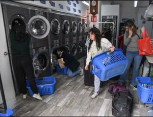 Con la llegada del invierno, residentes de Piedras Negras han incrementado notablemente la demanda de servicios de lavandería, saturando los establecimientos