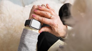 La inteligencia artificial (IA) podría aprovechar los datos de los relojes inteligentes para identificar enfermedades cardíacas, según un nuevo estudio.