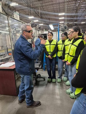 Estudiantes del Tec Múzquiz visitan Magna Mechanisms en Saltillo, donde conocieron de cerca los procesos de manufactura y la cadena de suministro,