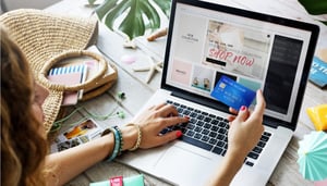 En 2025, los jóvenes mexicanos lideran un cambio en los hábitos de compra, priorizando la sostenibilidad, la tecnología y el consumo local como pilares
