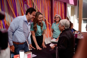 Reciben apoyo económico beneficiarias y beneficiarios del padrón.  El DIF Saltillo, que preside de manera honoraria Luly López Naranjo, inició la tercera