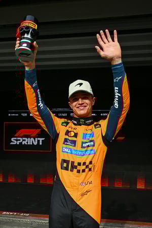    Lando Norris y McLaren lideraron la clasificación sprint en Brasil, mientras Max Verstappen y Red Bull enfrentaron una sesión complicada.  Lando Norris