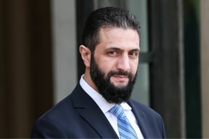 Estados Unidos retiró al presidente sirio Ahmed al Sharaa de su lista de promotores del terrorismo, marcando un cambio histórico en la política hacia Siria.