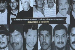 Familias de mineros fallecidos en Pasta de Conchos expresaron su desesperación por la suspensión de los trabajos de rescate, detenidos desde septiembre.