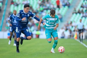    Bruno Amione decidió el duelo. Santos Laguna venció a un Pachuca que llega con dudas al Play-In del Apertura 2025.  Con un gol de cabeza de Bruno Amione